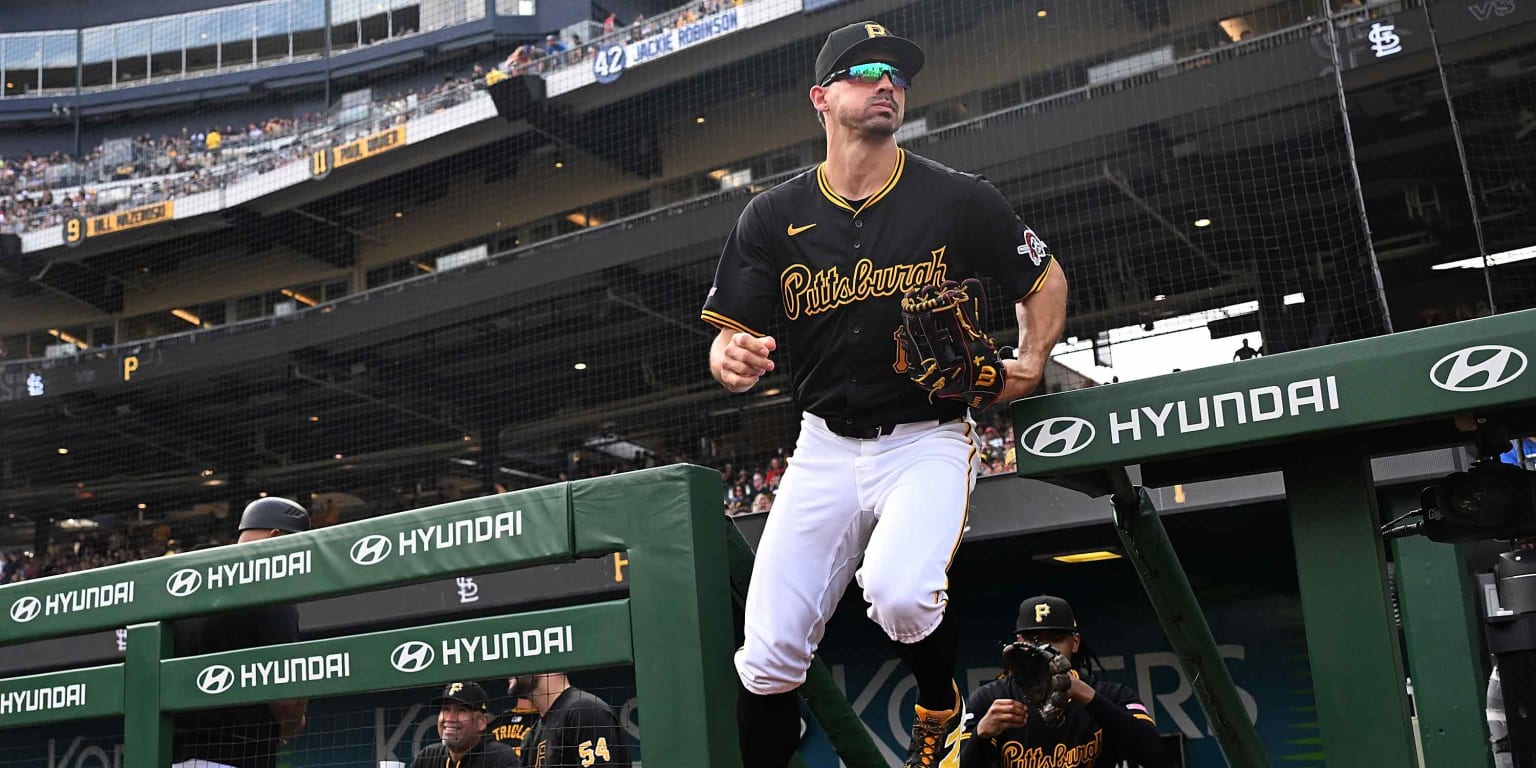 Bryan Reynolds willing to play first base for Pirates