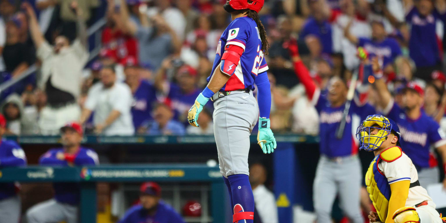 D.R. is hitting some of the most electric home runs we've ever seen vs. Venezuela