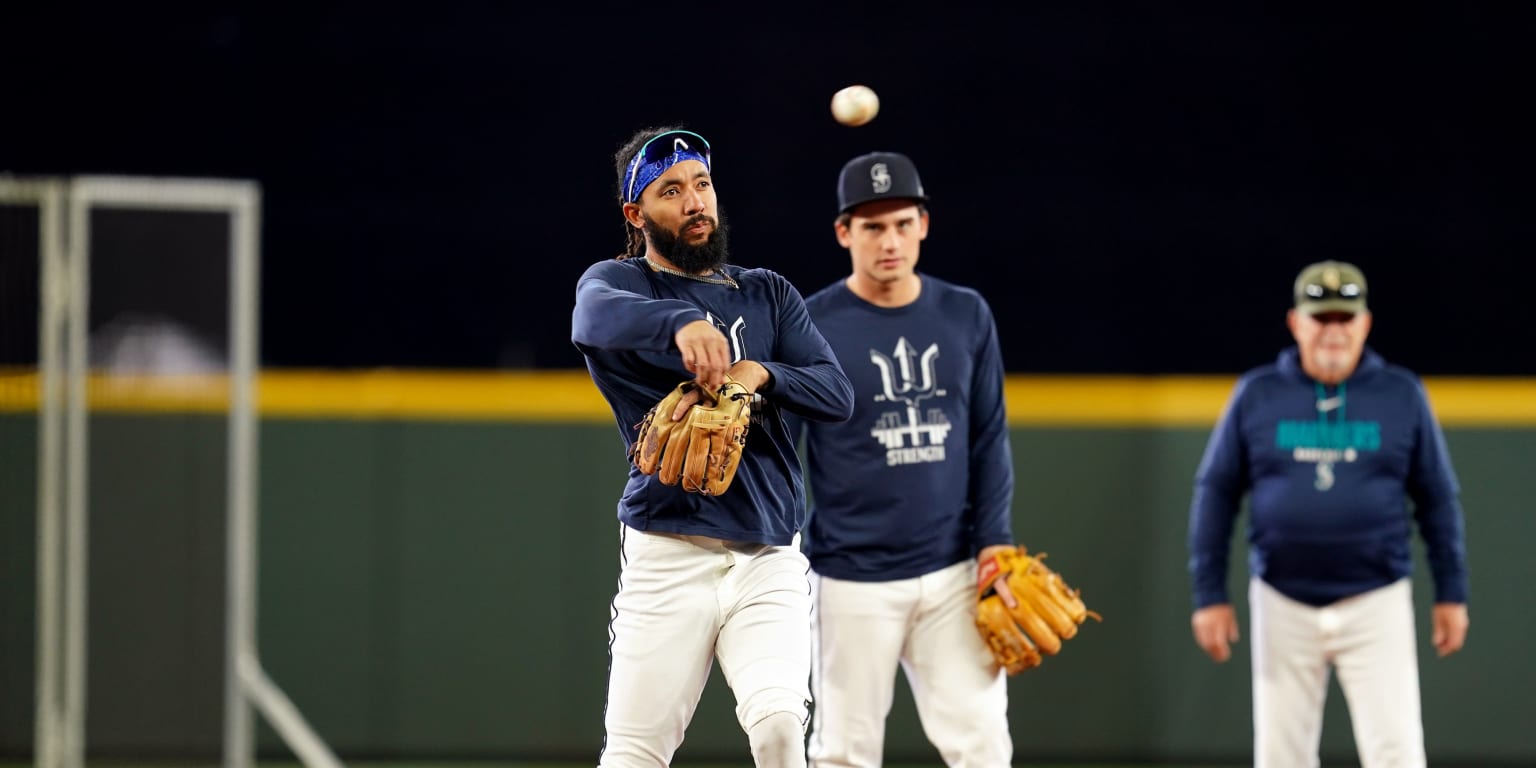 Comfort zones being tested inside Mariners' clubhouse