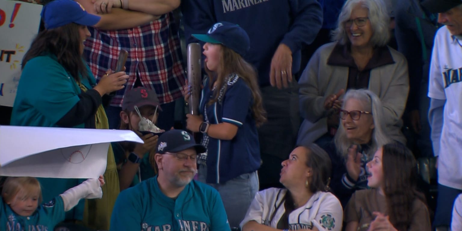Man of the people: Rodríguez gives signed bat to young fan in J-Rod Squad