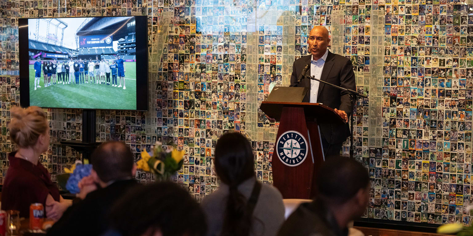 Randy Winn contributes to Mariners’ Hometown Nine