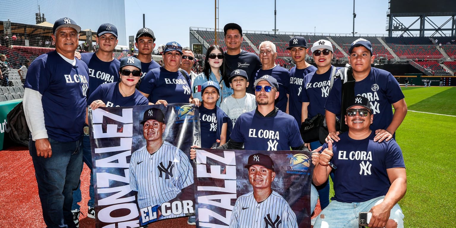 Victor González pitches in front of family in Mexico