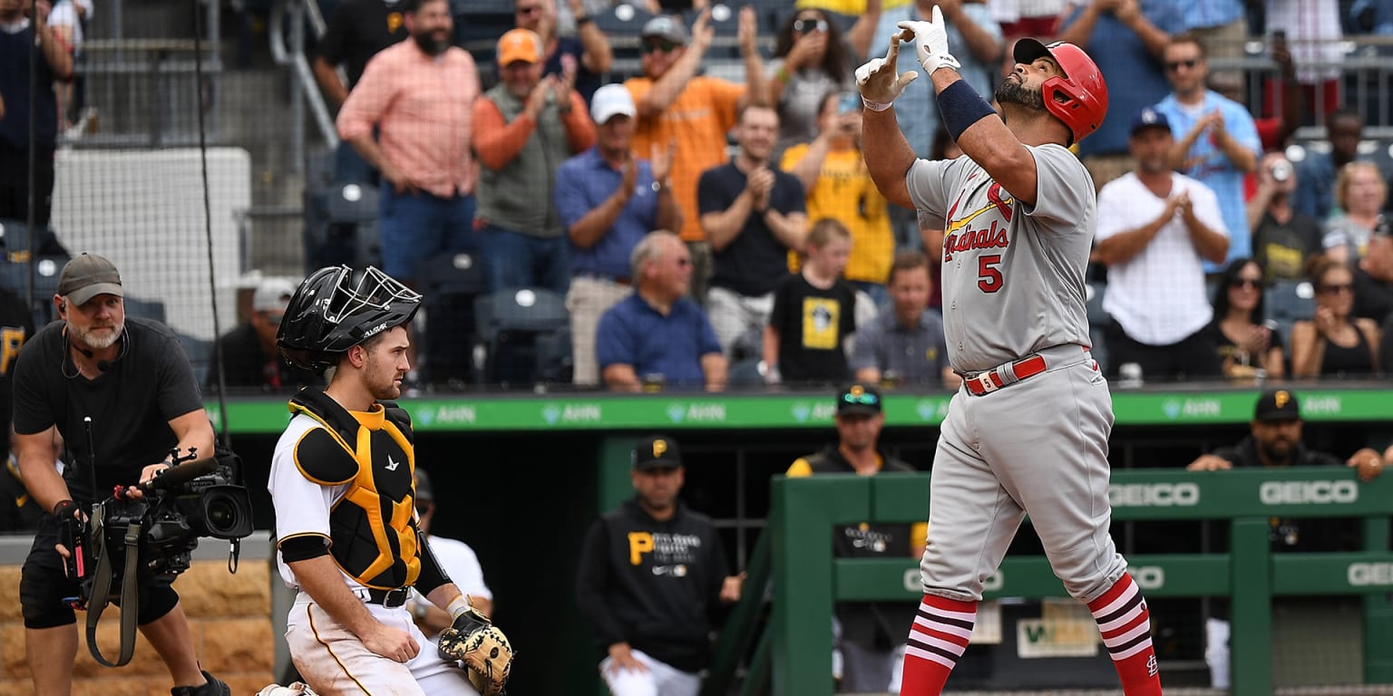Cardinals' Albert Pujols becomes 4th player in MLB history to hit