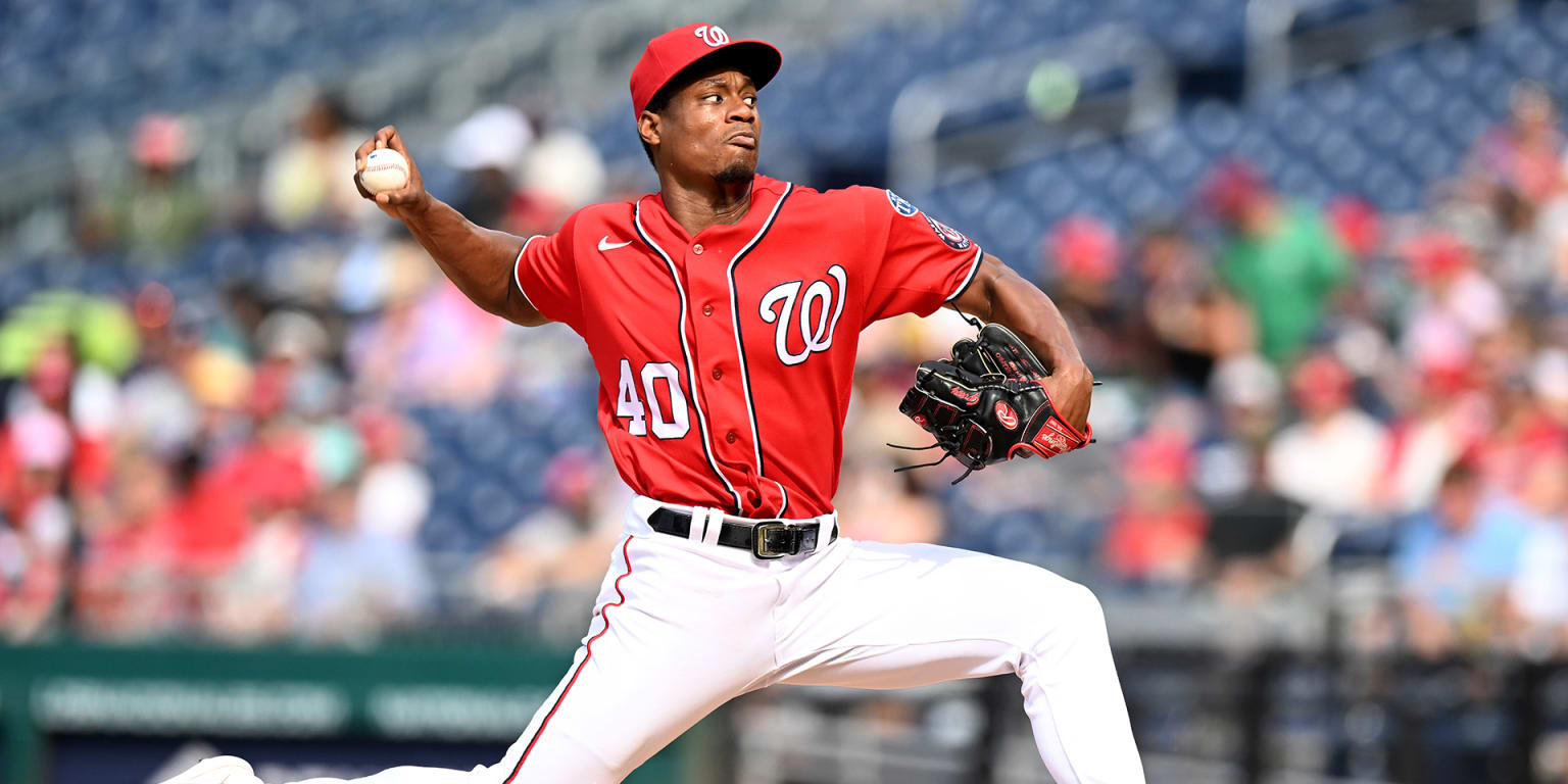 Nationals blow six-run lead, still edge Phillies