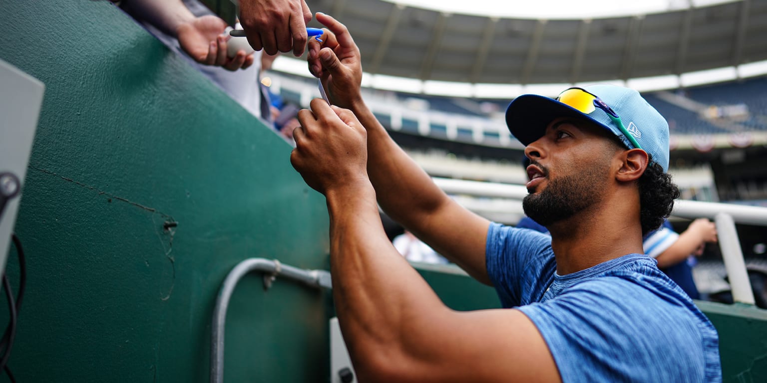 Mets agree to big league deal with OF Melendez (report)