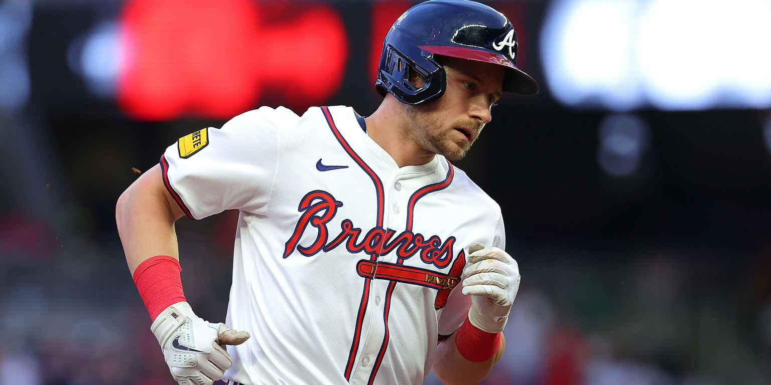 Jarred Kelenic, Dylan Lee agree to contracts with Braves for 2025