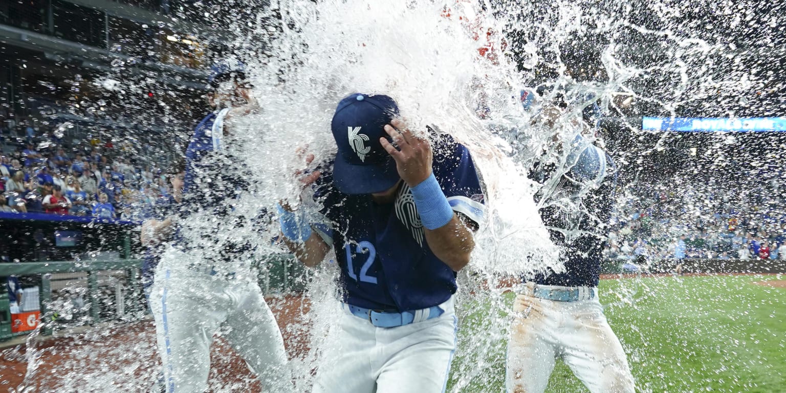 Royals showcase power-blue uniforms with George Brett