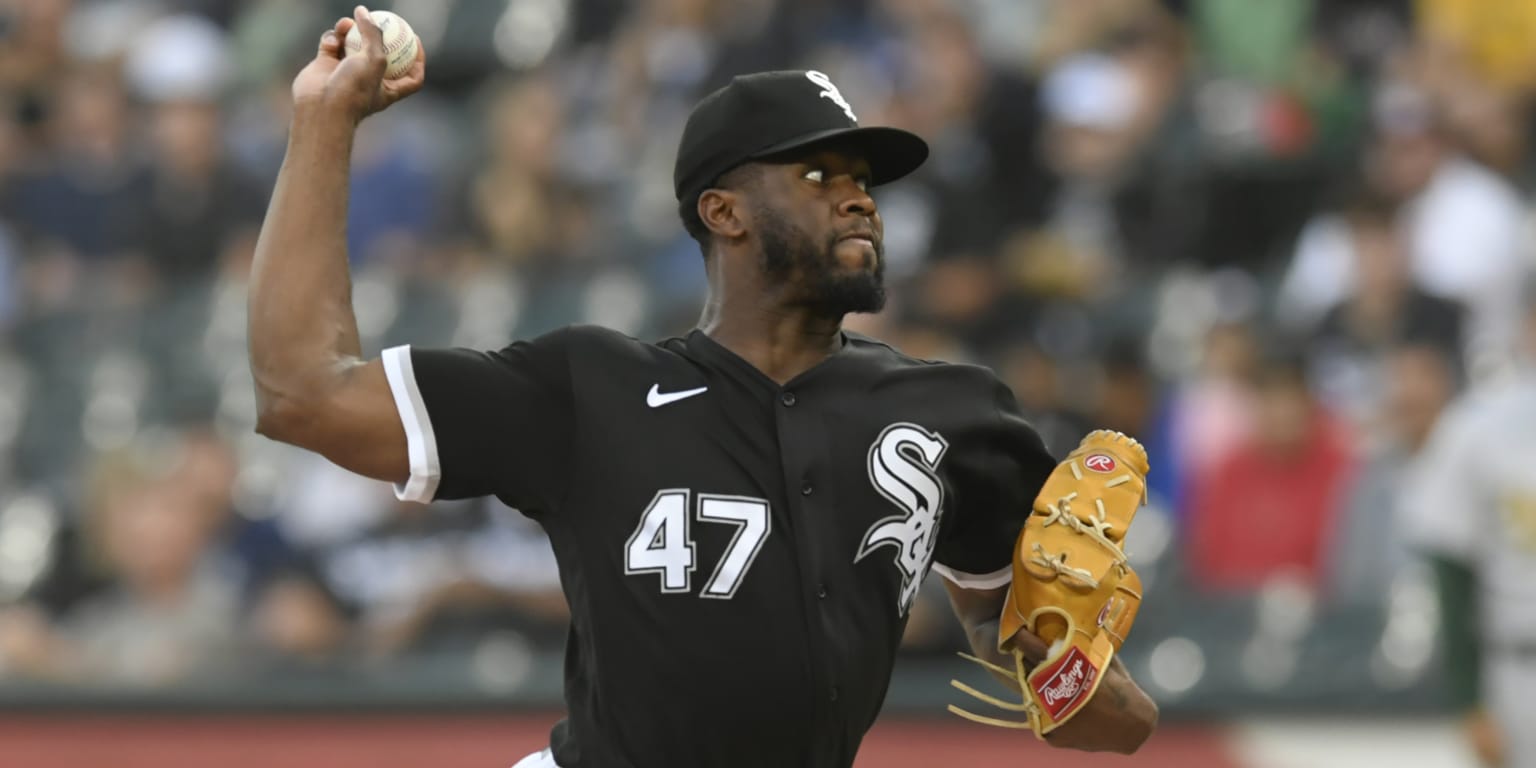 Chicago, USA. 08th Aug, 2023. Chicago White Sox starting pitcher Touki  Toussaint (47) gets set to throw a pitch during a MLB regular season game  between the New York Yankees and Chicago