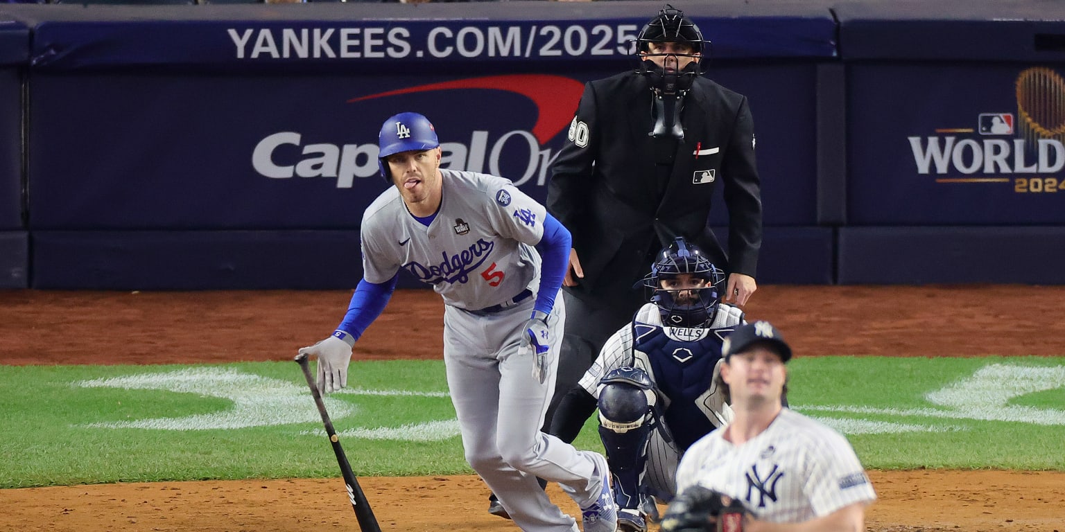 Dodgers take advantage of 3 Yanks miscues to rally in Game 5