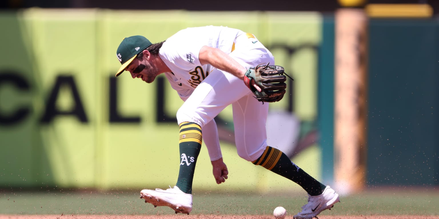Wilson a late scratch with left shoulder soreness from series-opener in Kansas City