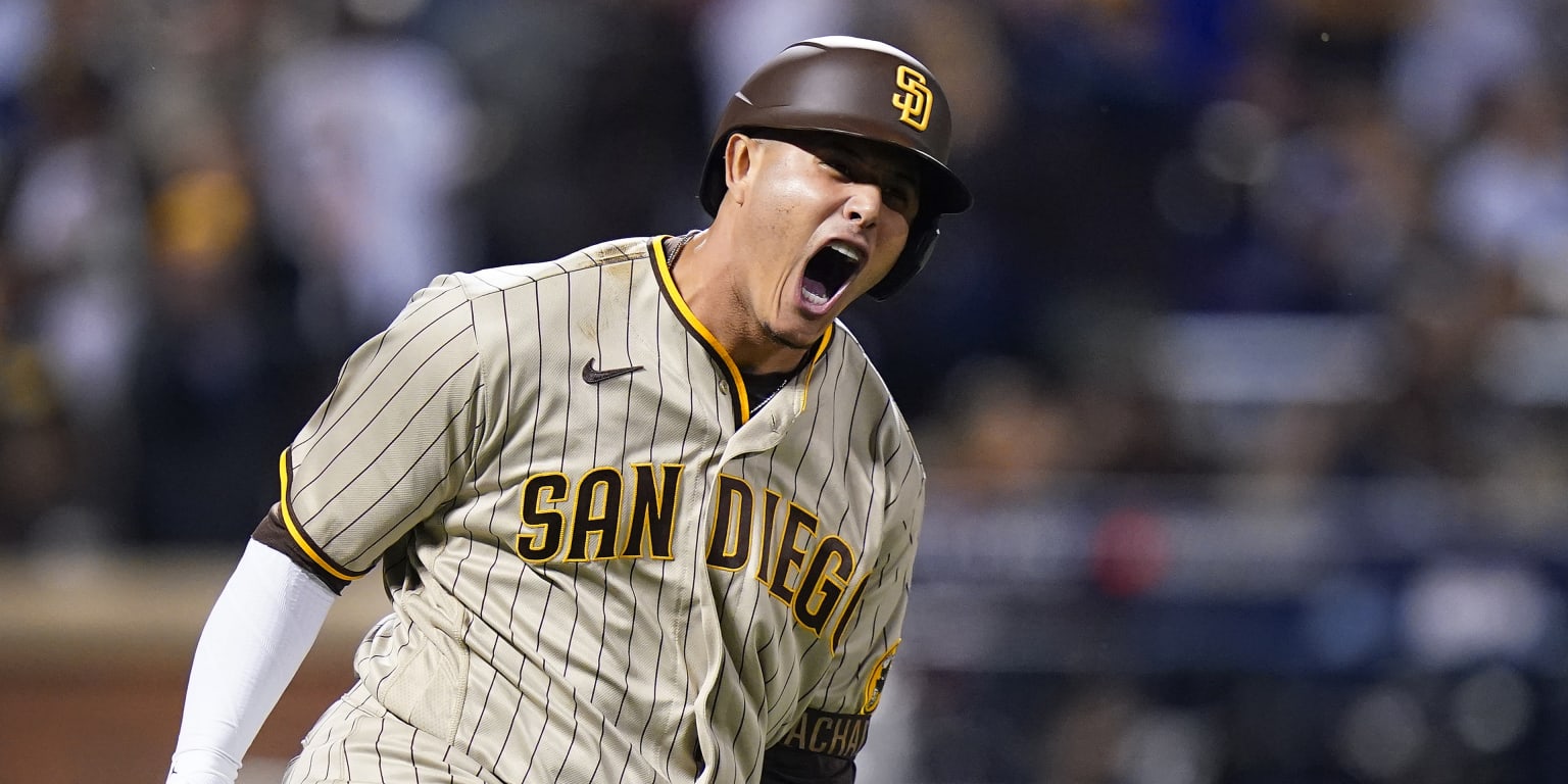 Manny Machado to sign $350m contract extension with Padres
