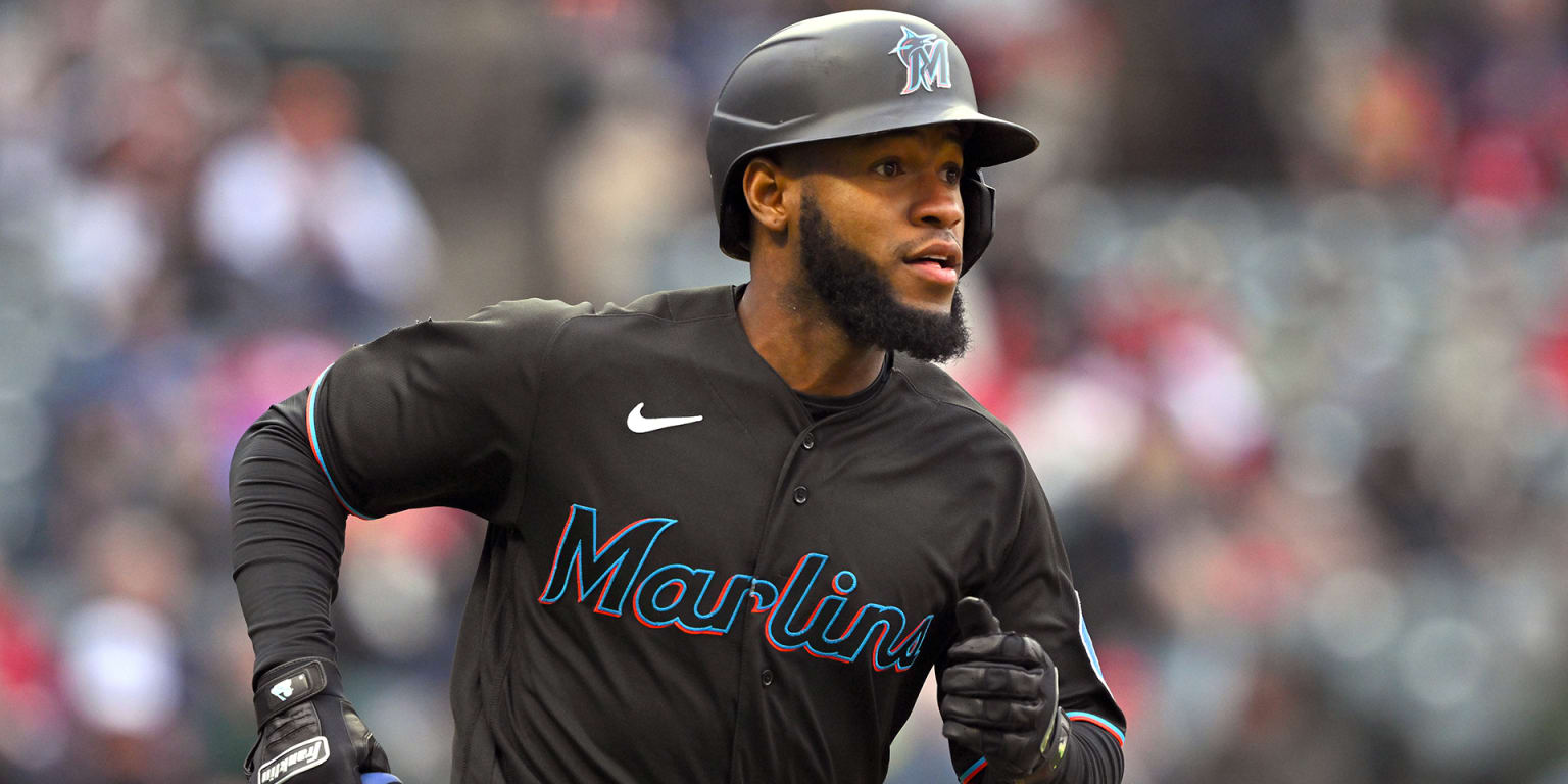Marlins win Game 1 of doubleheader with 7 hits