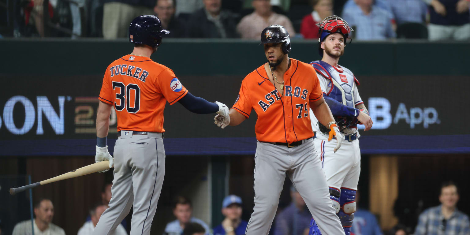 Photos: Rangers defeat Astros in Game 2 of ALCS