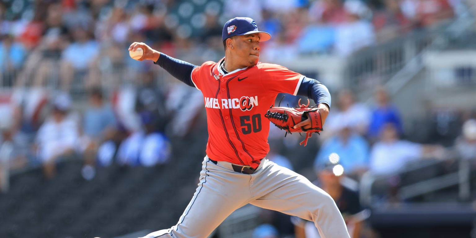 Cijntje back to pitching with both hands at Cards camp