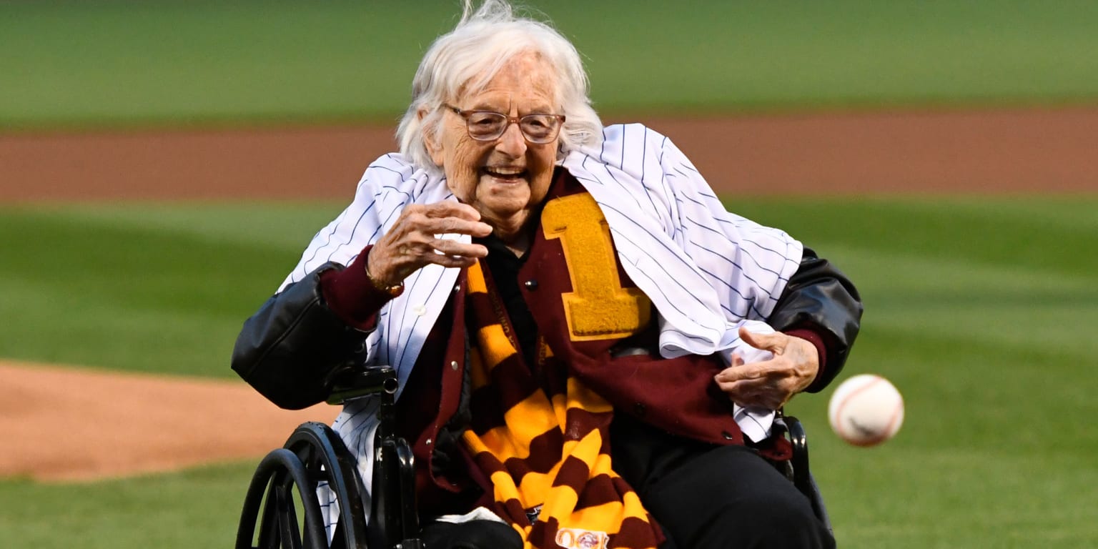 Sister Jean throws out first pitch for Cubs