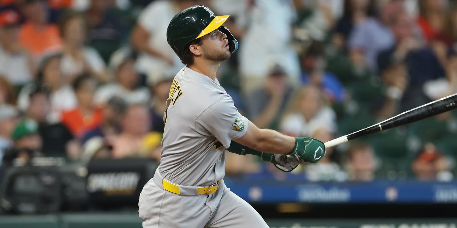 Muncy's clutch homer seals series win after A's claw back from 6-0 hole