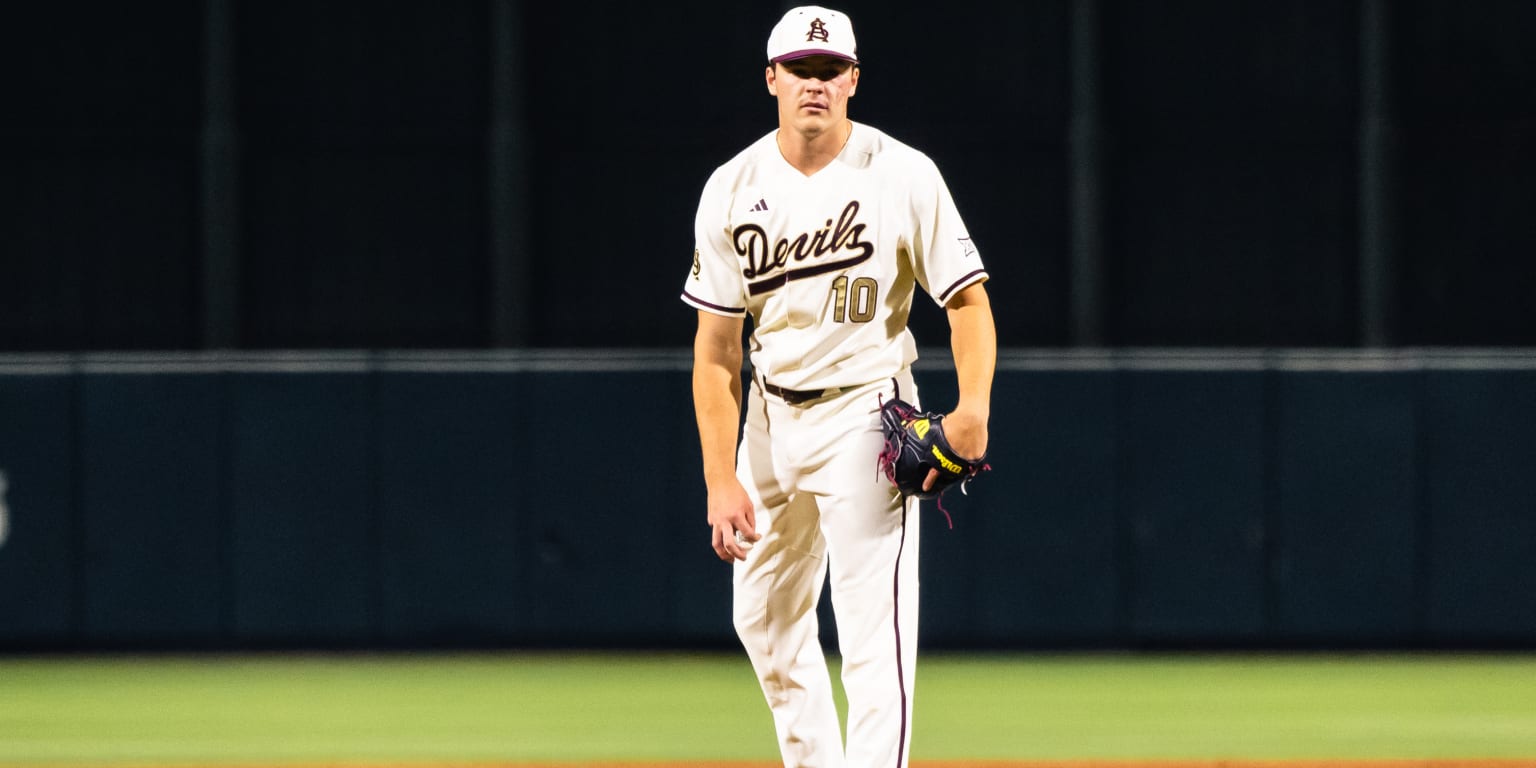 Looking to future, Cards trade Arenado, cash for Minors righty