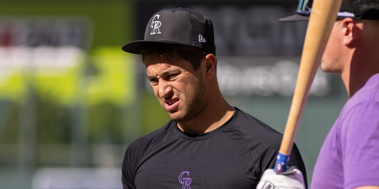 Freeman exits Monday's game vs. Dodgers with illness 