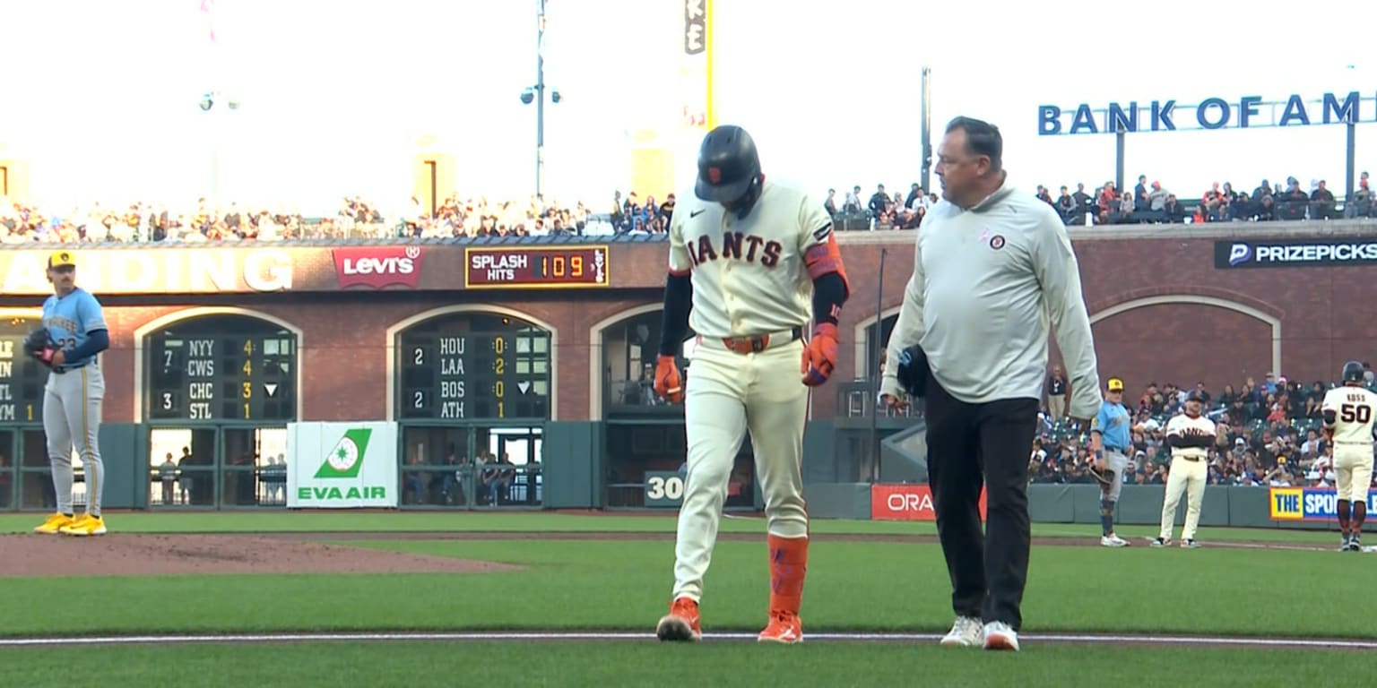 Schmitt leaves game after suffering leg injury on the bases
