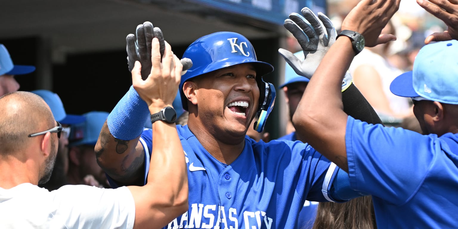 Salvy stands alone: Perez is Royals' new HR king