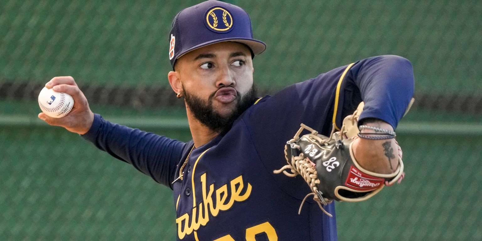 Devin Williams Breaks Down Airbender Pitch!, Milwaukee Brewers