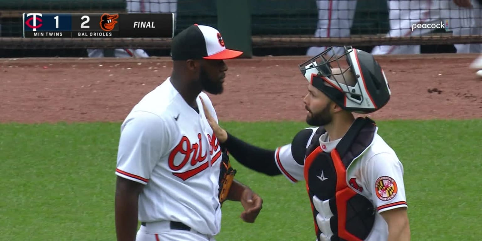 Orioles evitan barrida de Twins con victoria por remontada