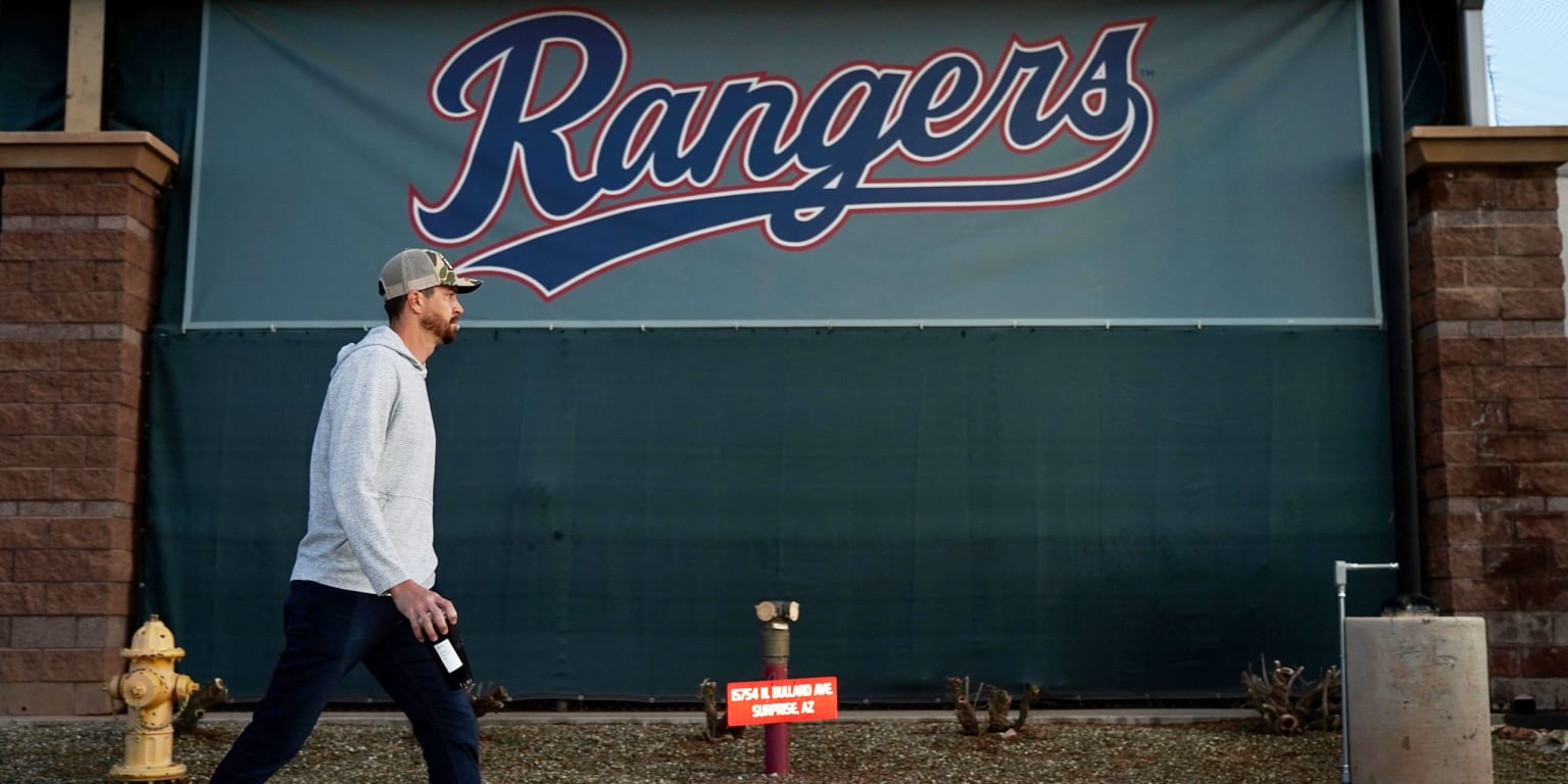 Jacob deGrom's first spring training with Rangers 'delayed' by left side  tightness