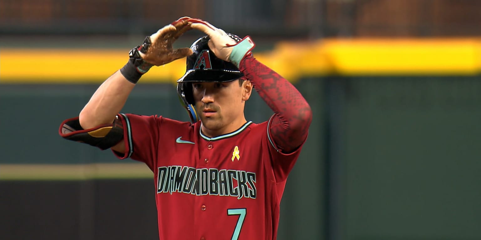 Carroll (low back discomfort) a late scratch from D-backs' Tues. lineup