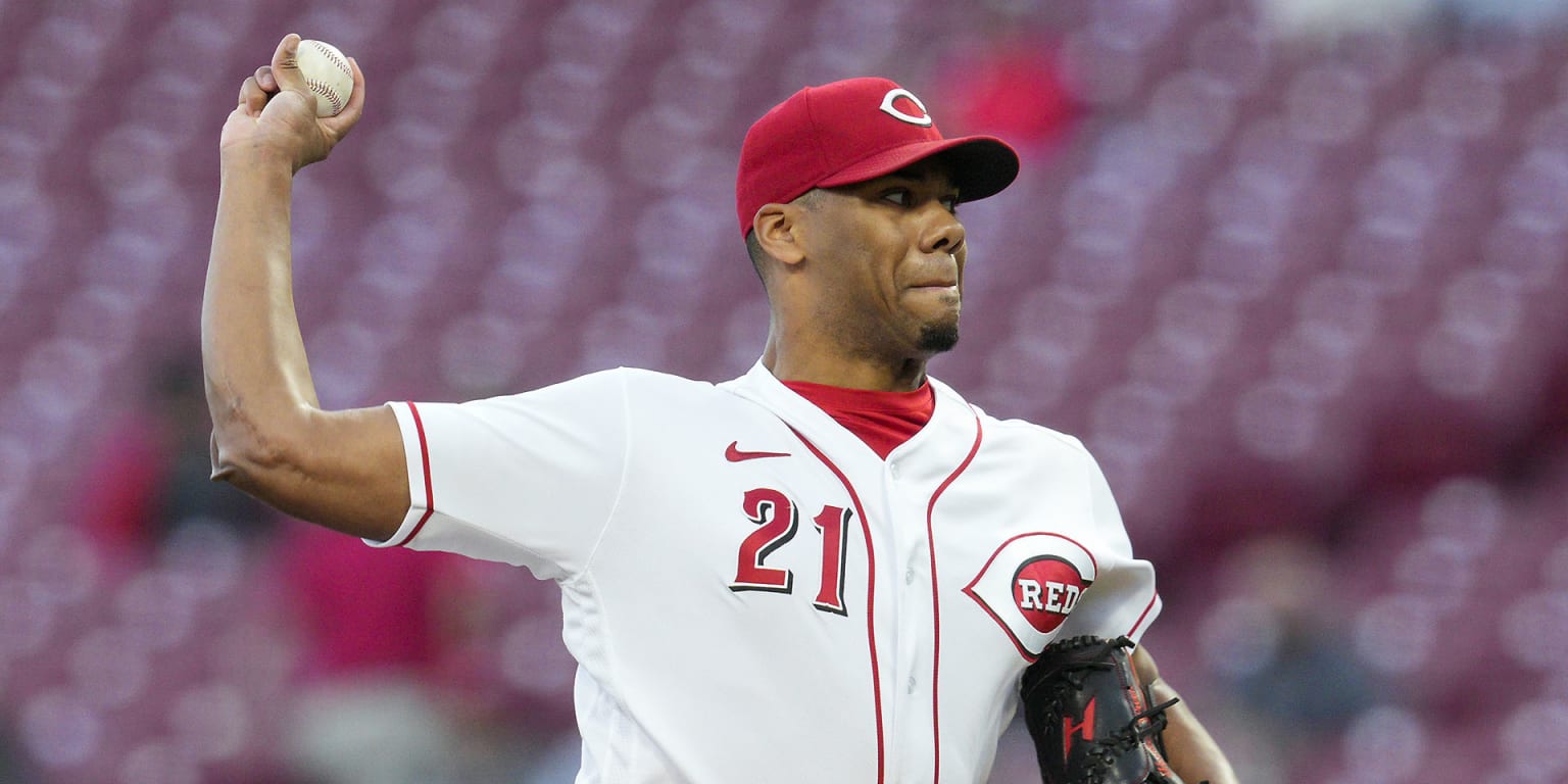 Hunter Greene fires six no-hit innings, Reds trounce Cubs 9-0
