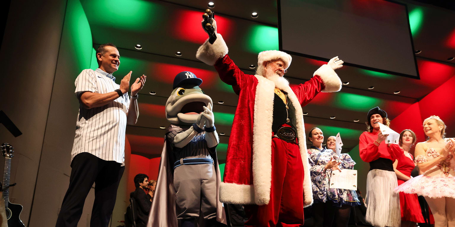 Yankees, Santa hit the stage to bring holiday cheer to Tampa youth