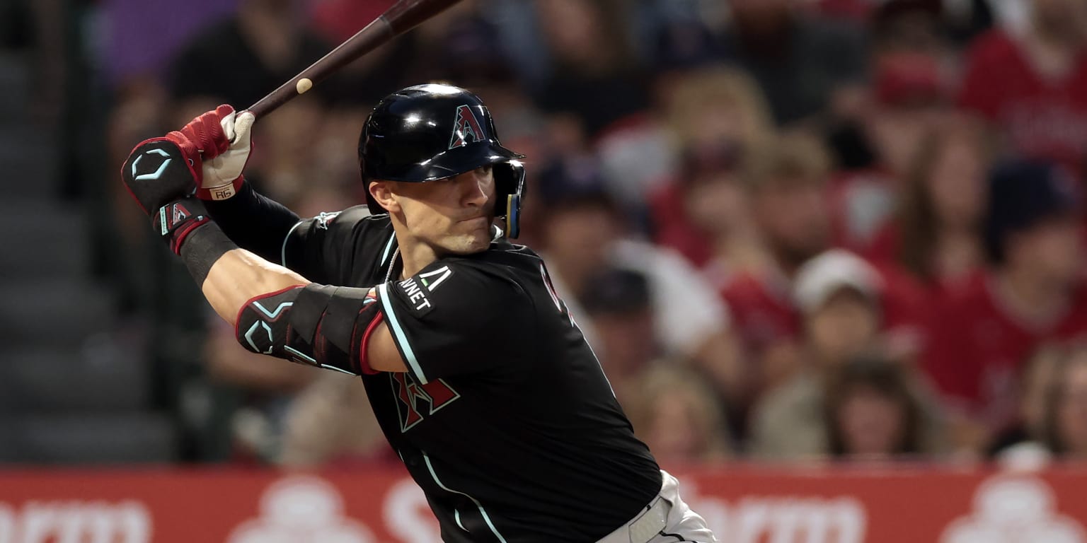 Royals add veteran OF Grichuk in deal with D-backs