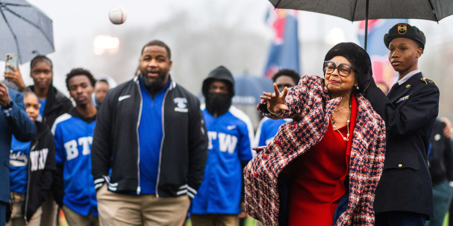 Billye Aaron helps unveil new fields at Atlanta high schools