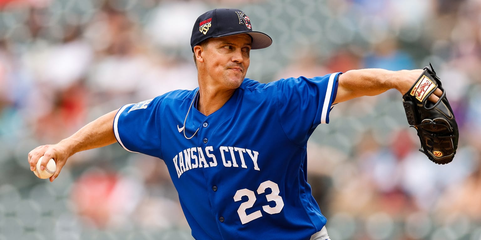 Photo: Royals Zack Greinke Pitches Against the Twins on Opening