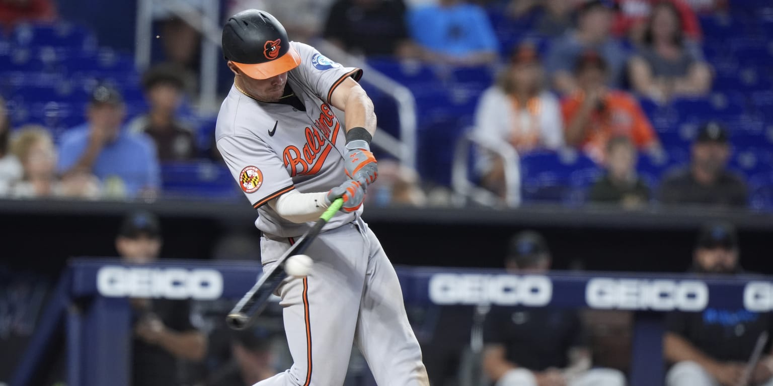Mountcastle, Orioles se recuperan para vencer a Marlins en extras