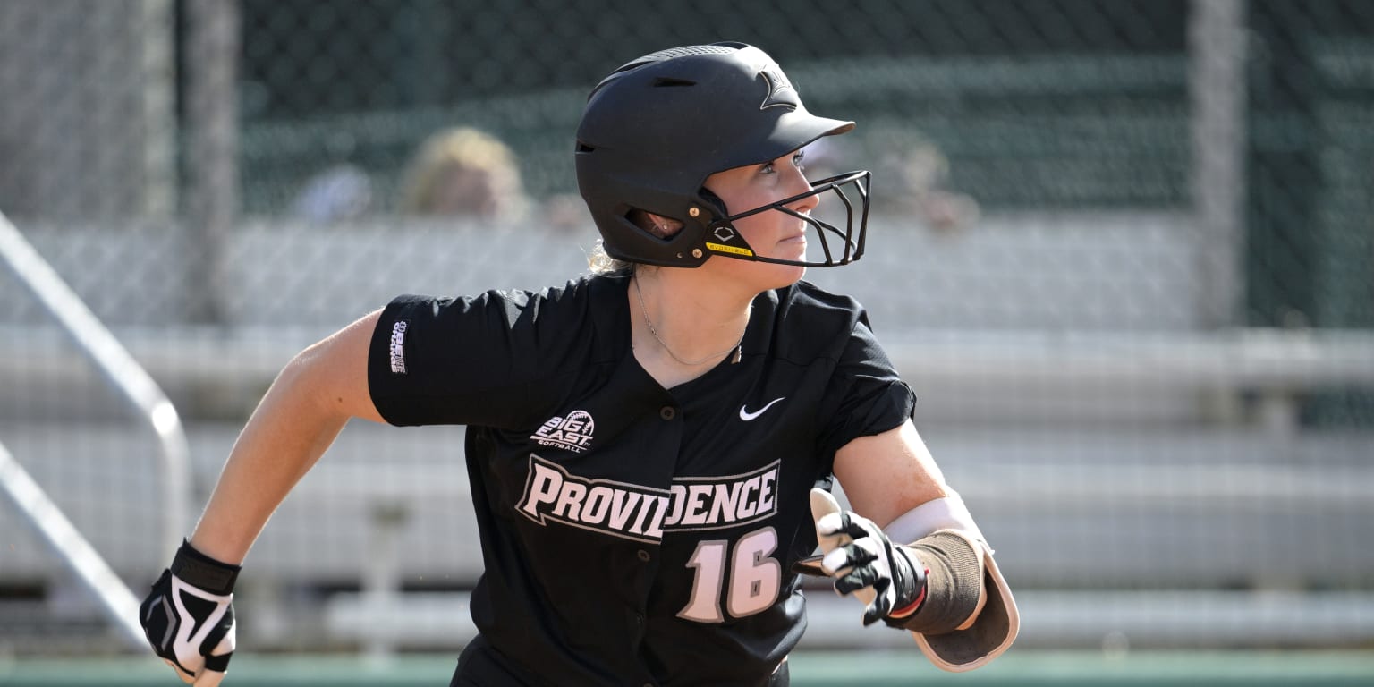 Boston ball girl uses Division I athleticism to turn heads at Fenway
