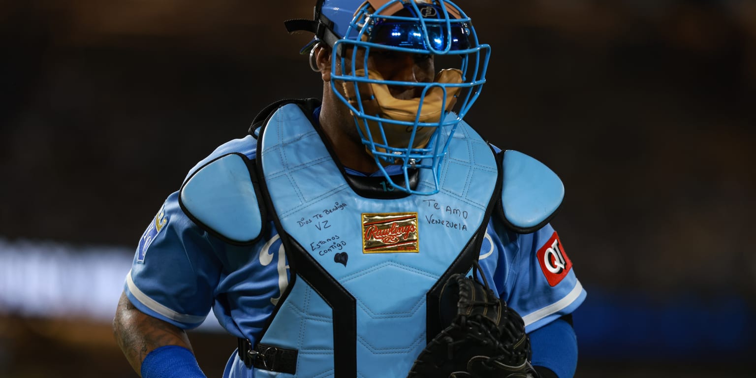 Salvy exits game with right elbow aggravation