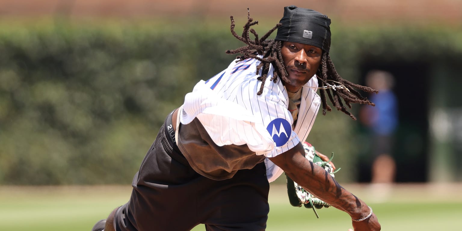NFL player's first pitch goes awry ... so he got a second!