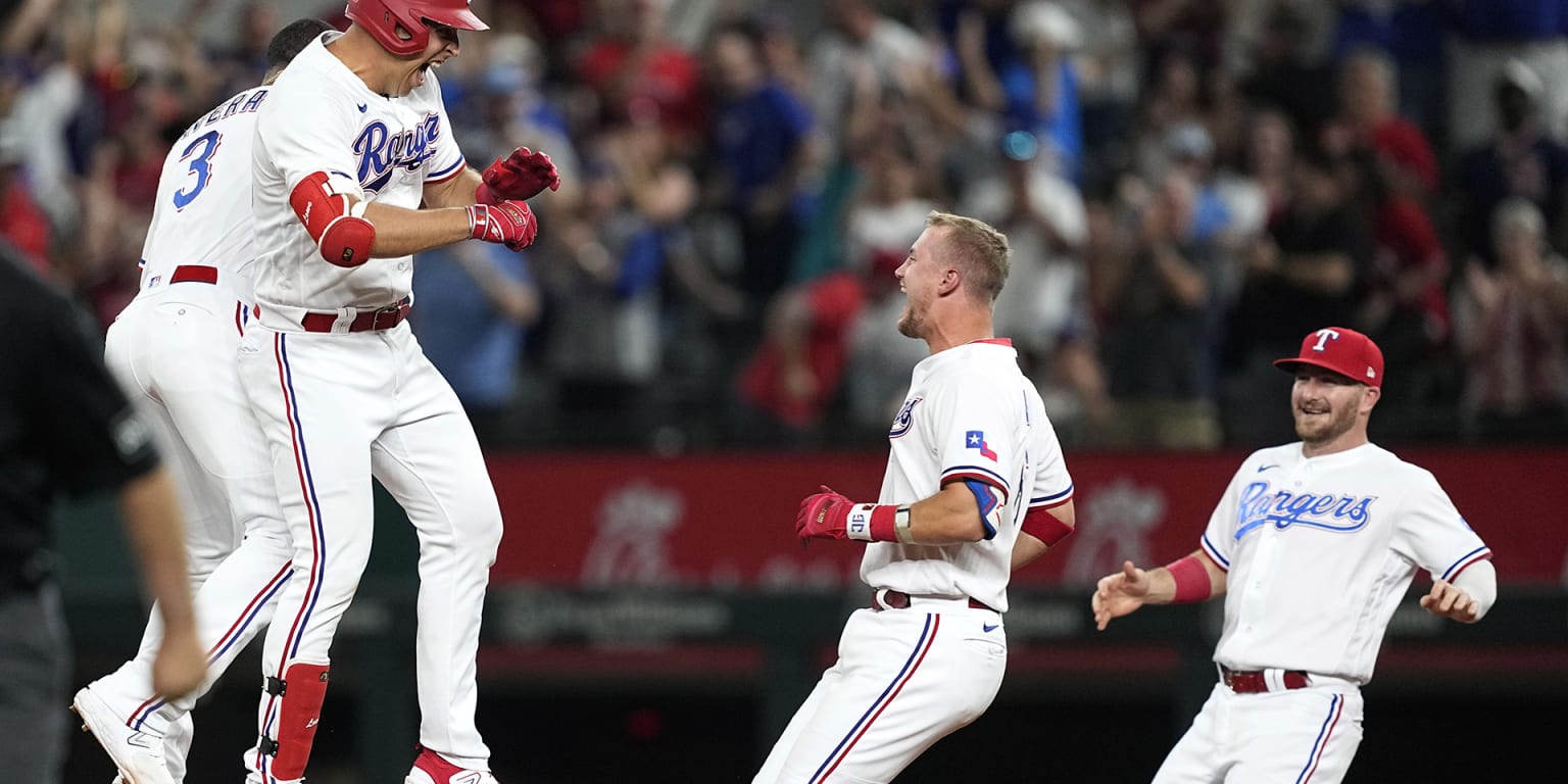 Rangers keep rolling on Lowe’s walk-off single