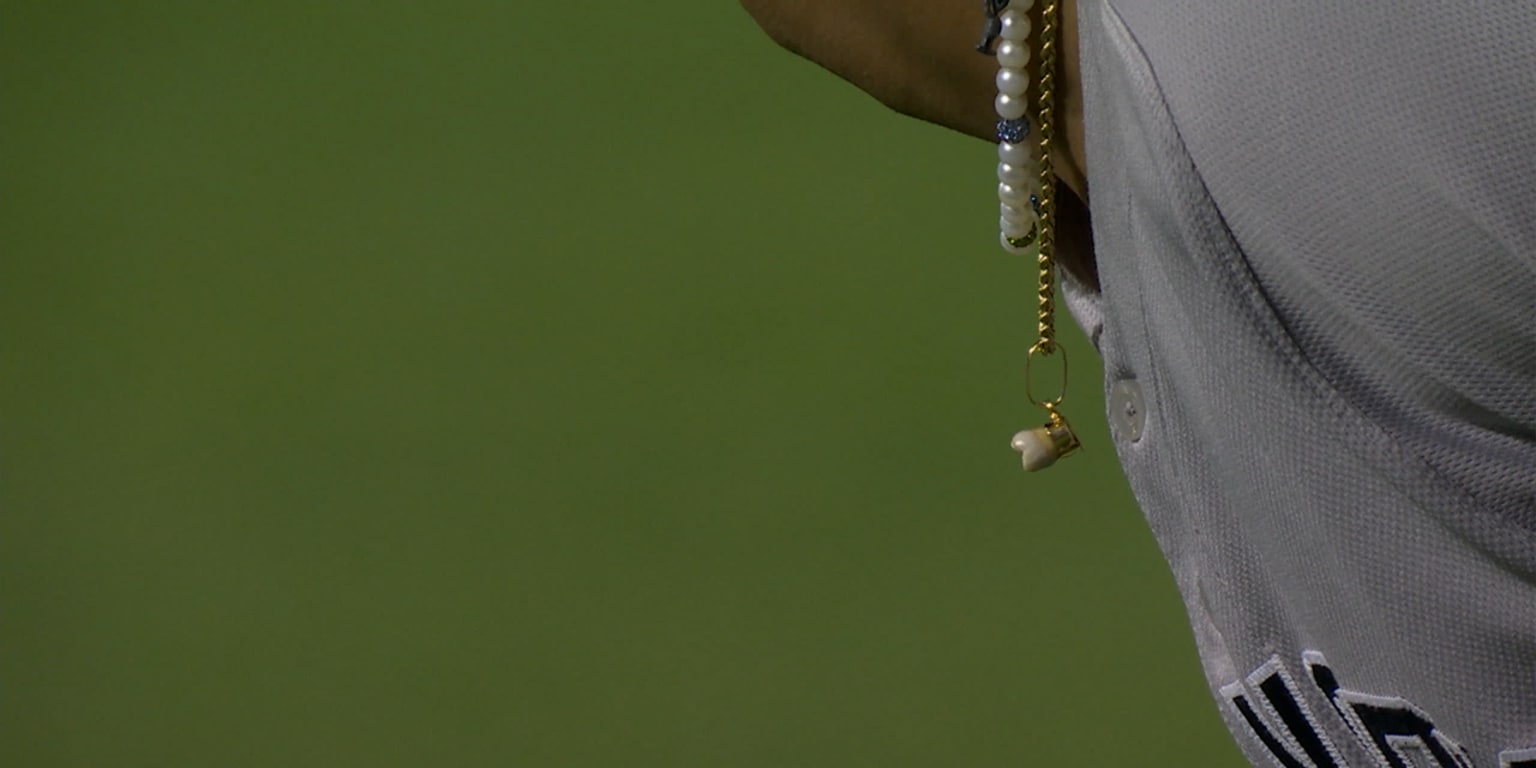 Yankees' Oswaldo Cabrera wears grandmother's tooth on necklace