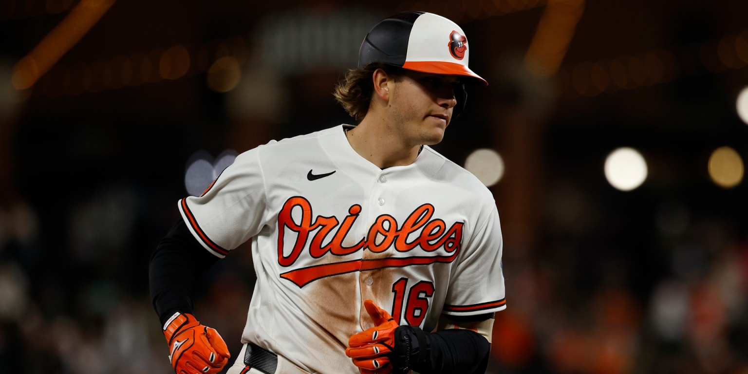 No-hit for 6 innings, Mayo's 3-run blast flips script in O's win over Yanks