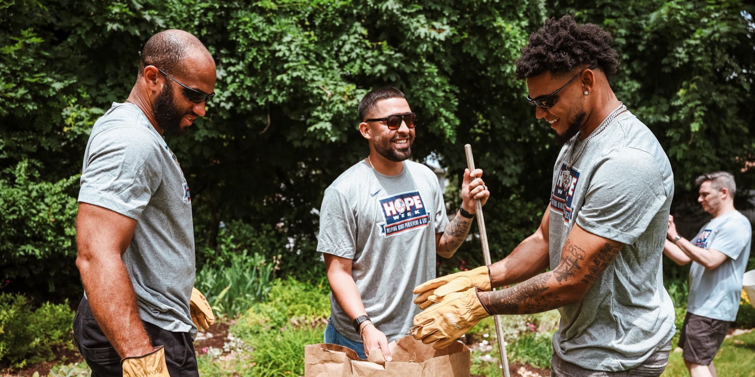 Yanks take on a different kind of yard work in HOPE Week outing
