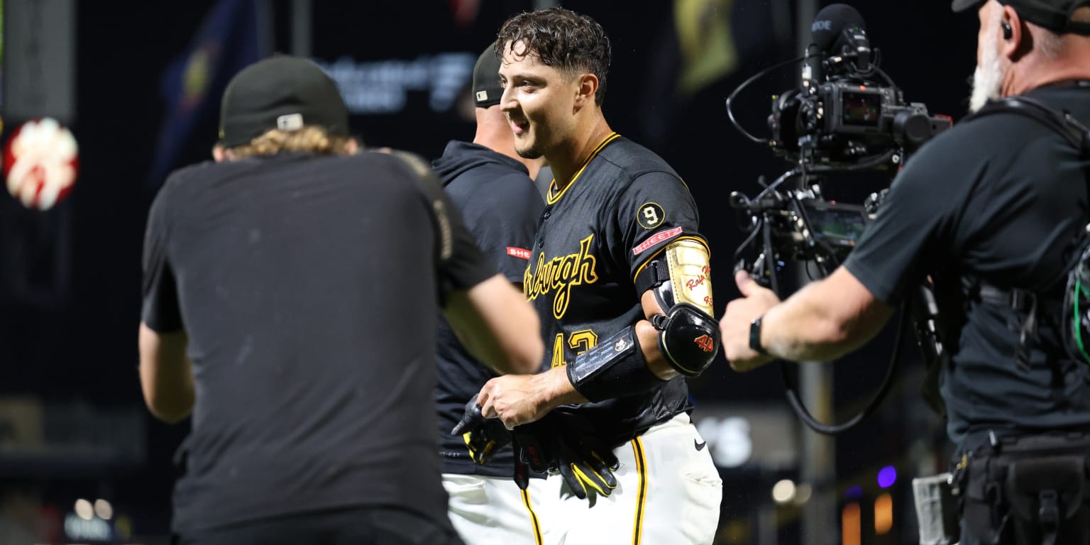 What a ride: Pirates score 9 in 3rd, surrender 6-run lead ... then win on walk-off error