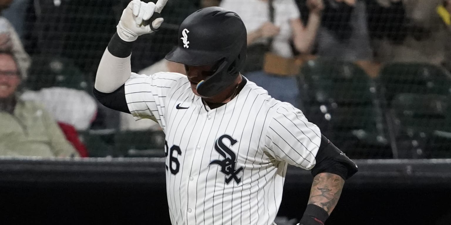White Sox stave off history with second straight win