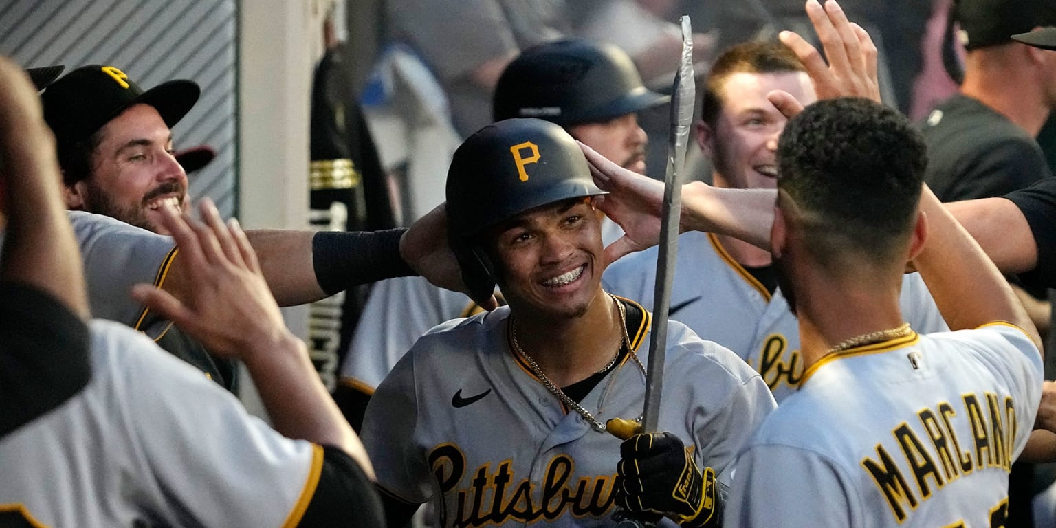 Endy Rodríguez hits first MLB homer in Pirates' win