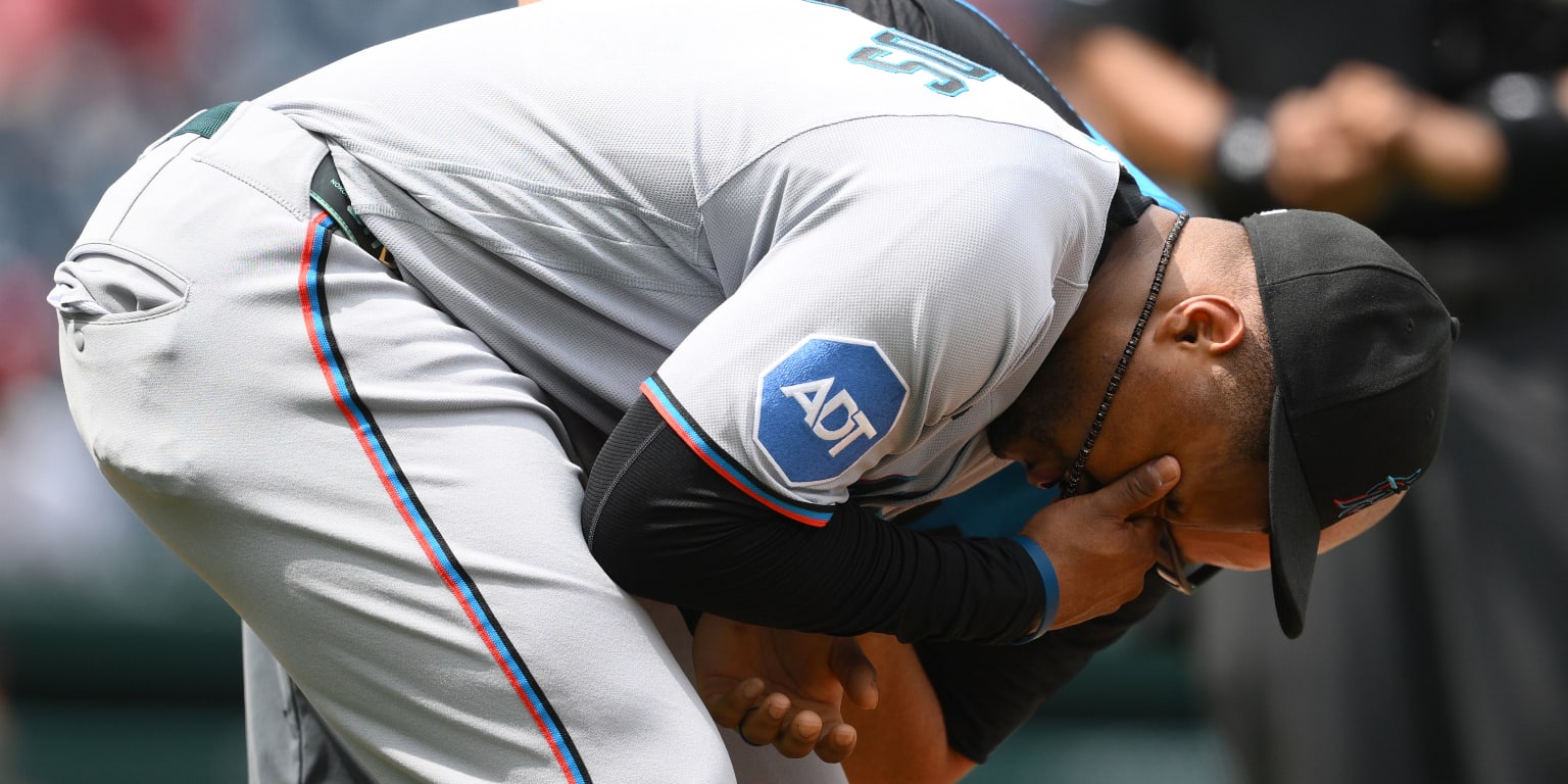 Edwards goes on IL with sprained left thumb; INF Serna recalled