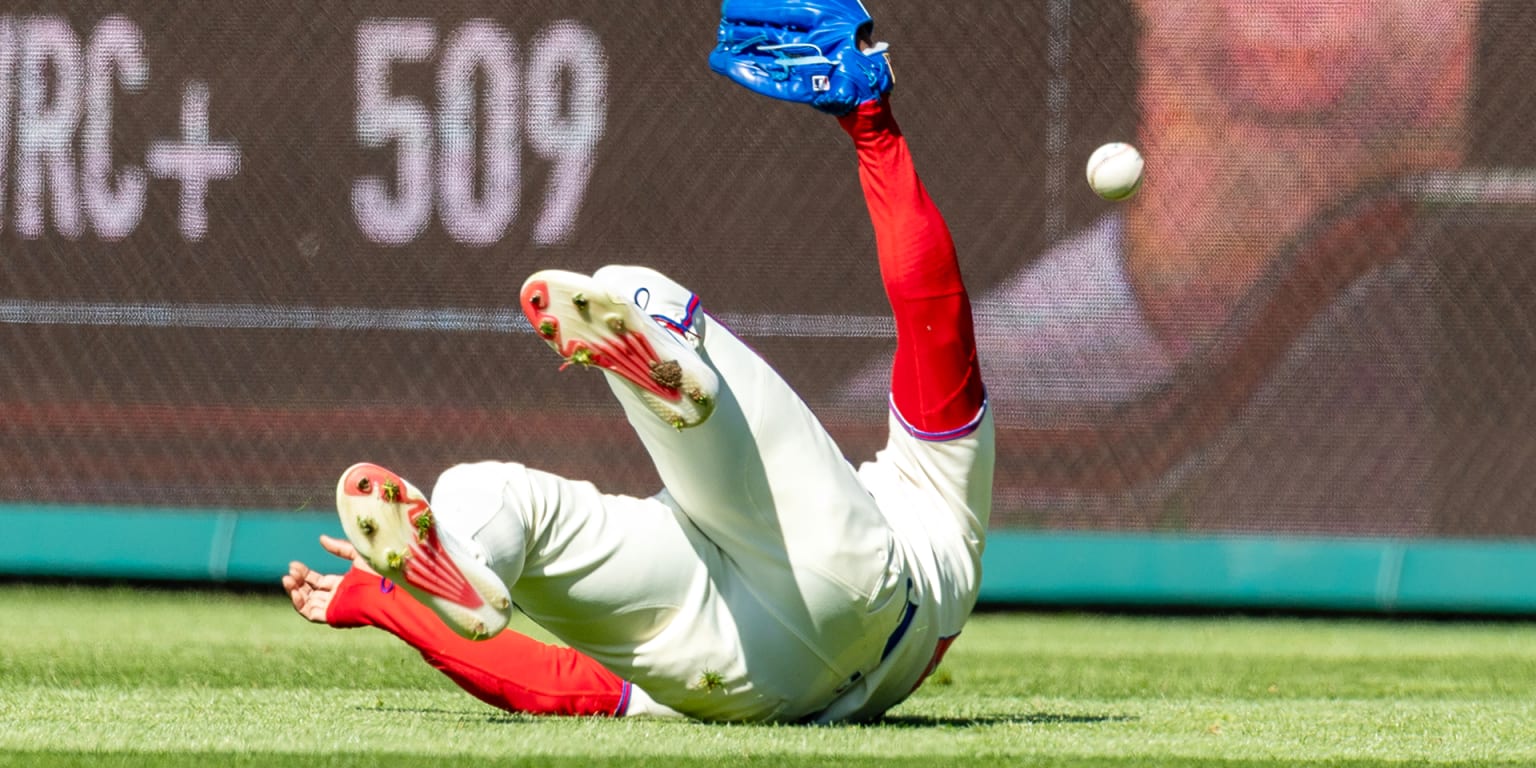 Phillies close out opening series with sloppy defense, quiet bats ... and boos