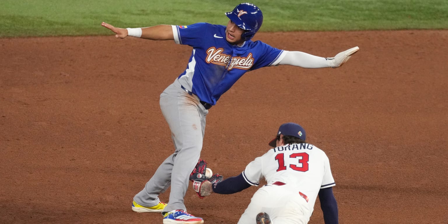 This clutch steal led to Venezuela's Classic-winning run