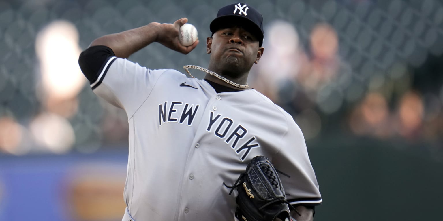Yankees starting pitcher Luis Severino pitches his 99th and last pitch to  Boston