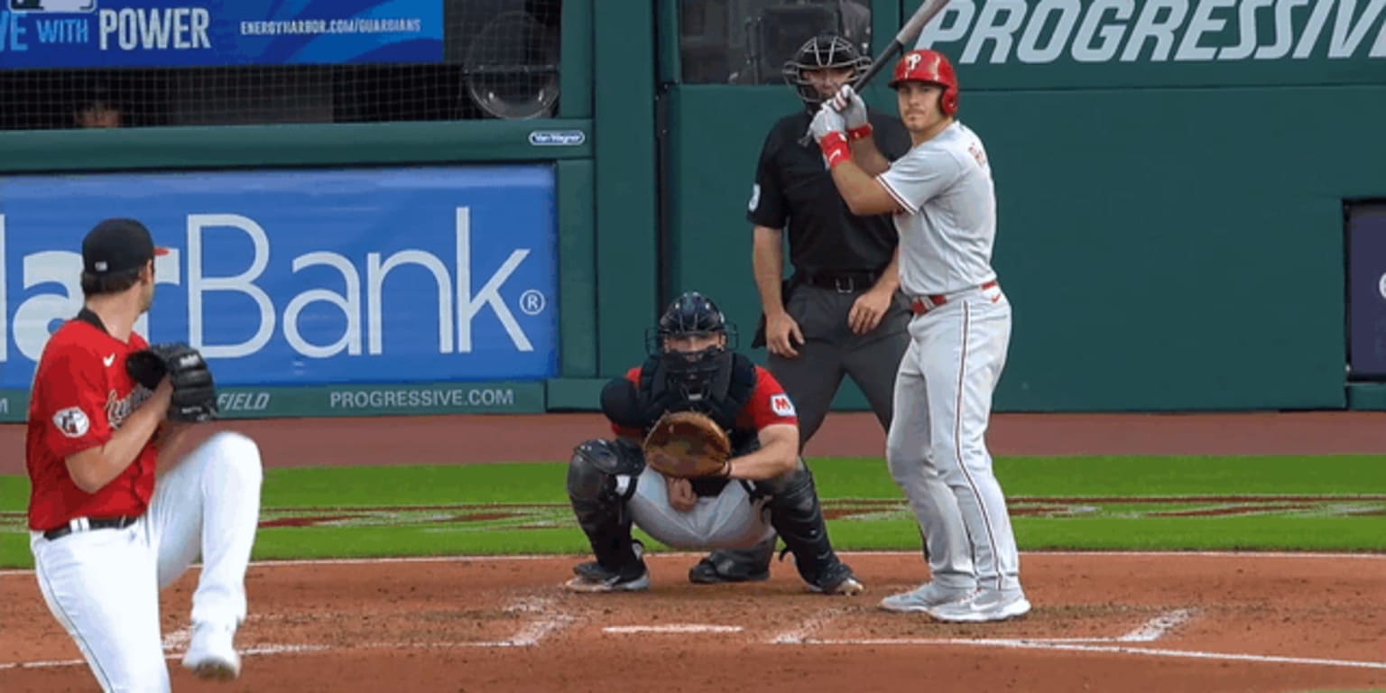 PHILS JT REALMUTO CATCHES IN SPRING TRAINING WEARING A CAST