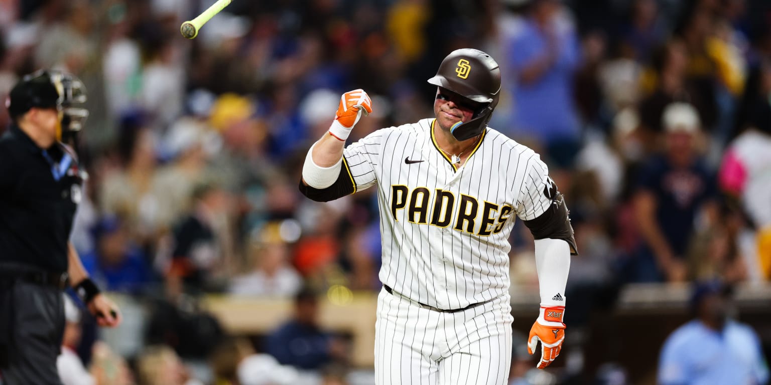 Padres celebrate win